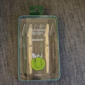 Peanuts Green and Black Dermaplane Razors Set